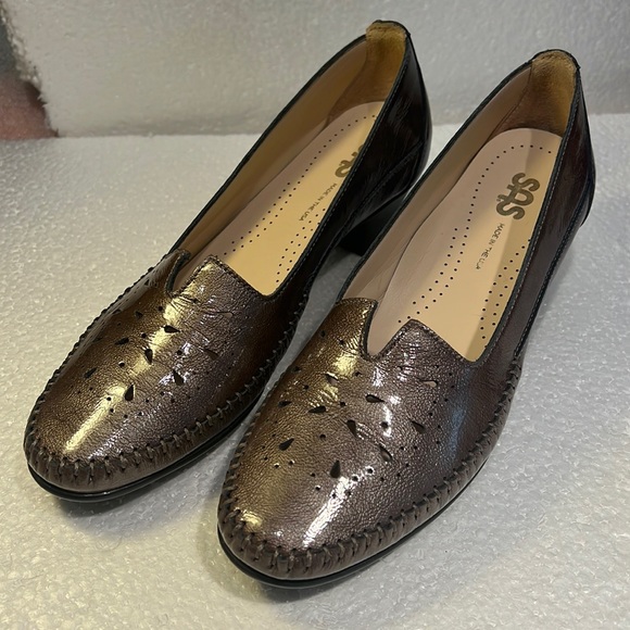 SAS bronzish colored slip on shoes, 7.5N - Picture 1 of 4